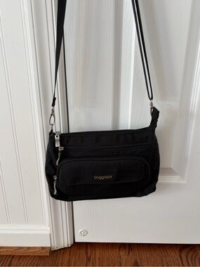 Baggallini Black Nylon Crossbody Shoulder Bag
